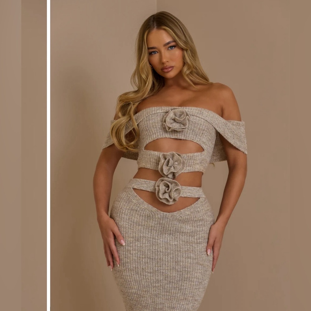 BLOSSOM BARDOT CUT OUT CROP TOP IN OATMEAL